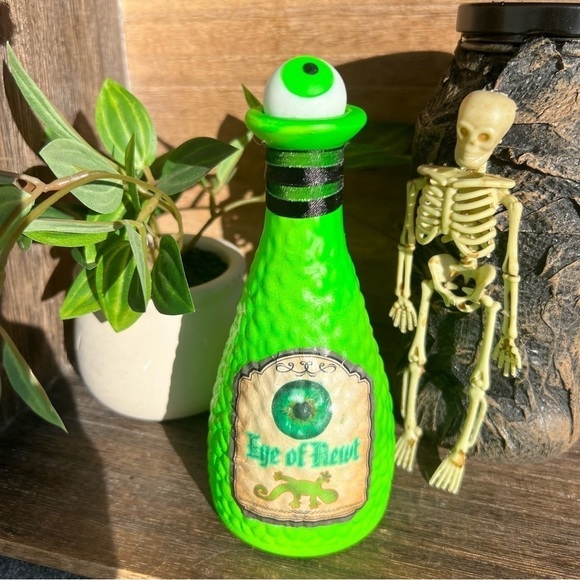 NEW Potion Spell Bottle - EYE OF NEWT - Apothecary Jar Halloween Home decor - Picture 3 of 10